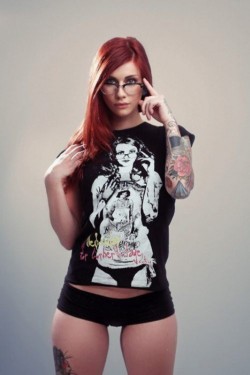 itattoobabes:  girls tattoo babe girls  Want one of these!!!
