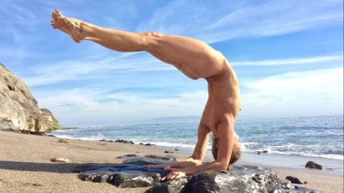 lizcrosbyyoga:Bending over backwards for all of existence