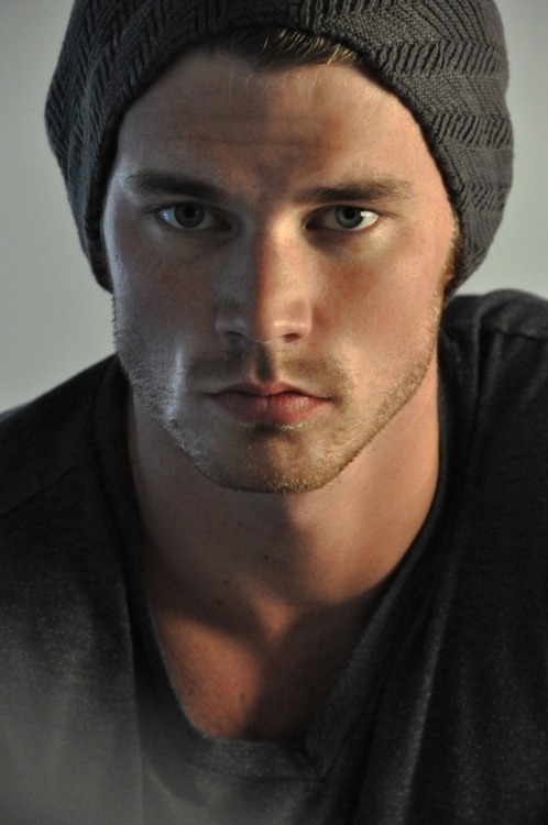 mancrushoftheday:  tiosquequitanelhipo:  Derek Theler  Reblogged via @man_crush