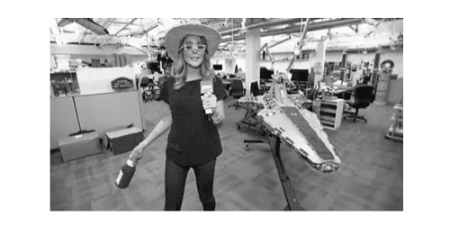 daily-gr4ce:  That one time Grace’s Lego champagne bottle broke and flew into the