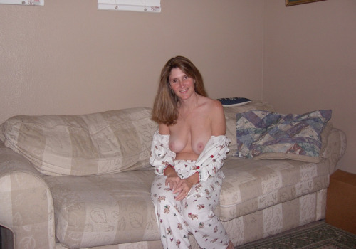 loverocker687:  i could totally love this milf!