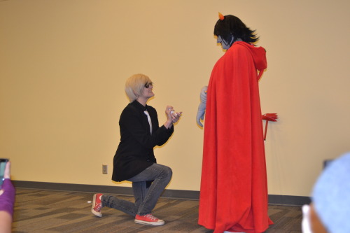 theforbiddenconfession: sewsllim: kaiamar: A very special con moment, marriage proposal during the H
