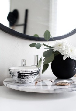 londonpearl:  https://www.bloglovin.com/blogs/homey-oh-my-11097123/diy-clay-bowl-5146770269 