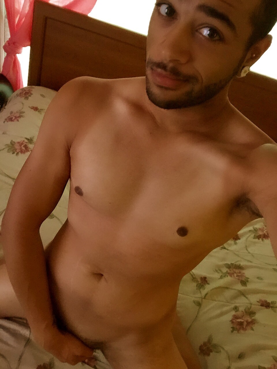 nerdy-little-leo-gaymer:  Nerdy Sunday Funday :) I’m not getting dressed at all