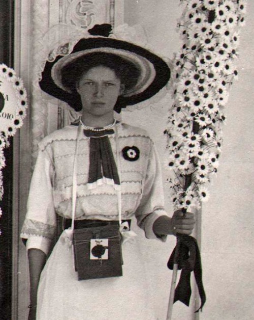 judicialinvestigator:Её Высочество Татьяна Николаевна в День белого цветка. Ливадия, 1912 годГА 