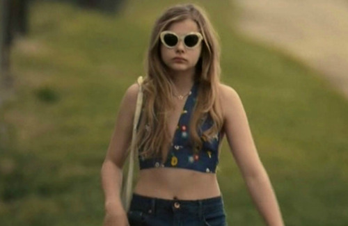lolita-scarlet-starlet:  Nymphets in their iconic sunglasses Lolita (1997)  Lolita (1962) Poison Ivy (1992)  The Crush (1993) Hick (2011) An Education (2009) Hounddog (2007) Pretty Baby (1978) Taxi Driver (1976) Leon: The Professional (1994) 