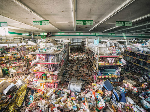 afabbaeddel:traumatizedchildhood:cptmaximum:boredpanda:Guy Sneaks Into The Fukushima Exclusion Zone,