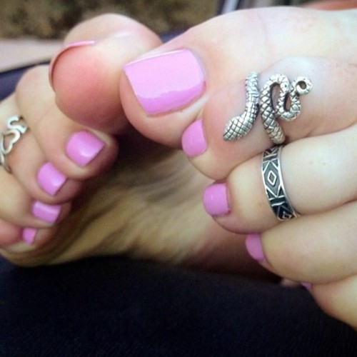 ifeetfetish:  @mymermaidfinz she is back folks #feet #foot #footfetish #pedicure #happy #photooftheday #pedi #pedicure #footsie #toes #girl #teen #longtoes #footlove #soles #sole #fashion #style #footjob by candidtoes http://ift.tt/1nw0BWS  Beautiful