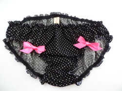 cutepinkandsweet:   Cute little undies available