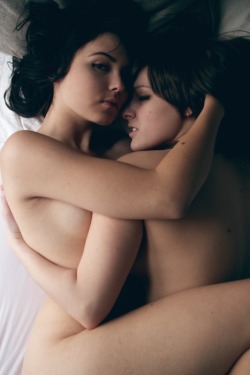 etoystk:  fine nudes - Art T.