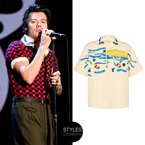 styleslookbook: For his appearance on The Graham Norton Show, Harry wore a Marni printed short sleev