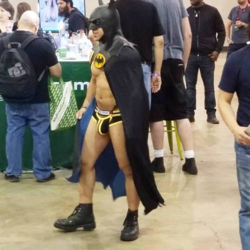 Batman to the rescue.#exxxotica #exxxoticachicago porn pictures