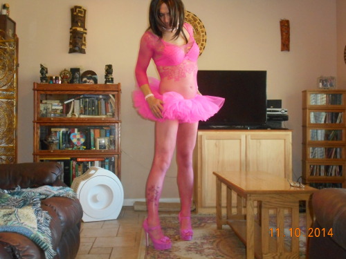 ohmichelleoh:  I love this pink bodystocking!