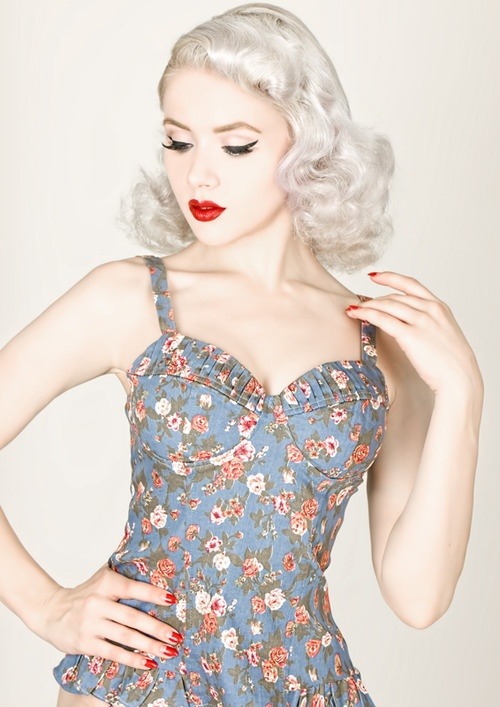 alternative-pinup:  Alternative Pinup girl