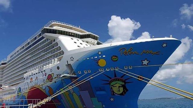 Norwegian Breakaway, Freestyle Cruising Ship, shot in Great Stirrup Cay@norwegiancruiseline#ncl #norwegianbreakaway #cruiselikeanorwegian #cruises #cruise #bahama #bahamacruise #happinessis #love #blueskies #sunnyday #crociera #crociere...