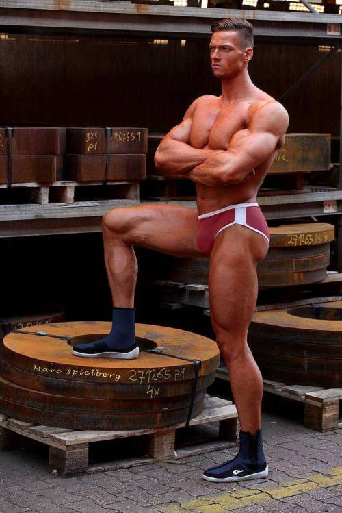 whitepapermuscle:  Pavel Szotkowski