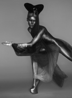 seoritsulooks:Daphne Guinness by Nick Knight (SHOWcabinet) 