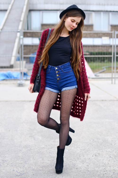 tightsobsession:  Maroon long cardigan, denim shorts and tights with dots. Via Help! I Have Nothing 