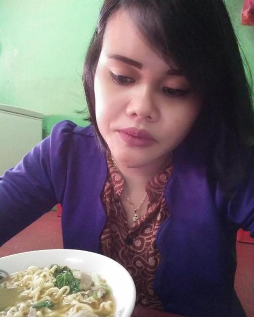 ichsan2619: janda garut comey