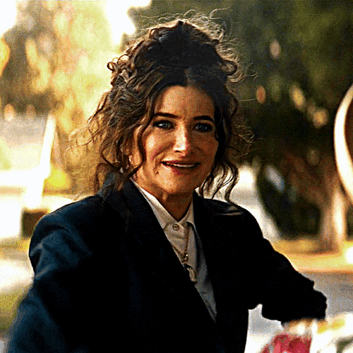 KATHRYN HAHN As AGATHA HARKNESS Agatha All Along (2024) 1.02