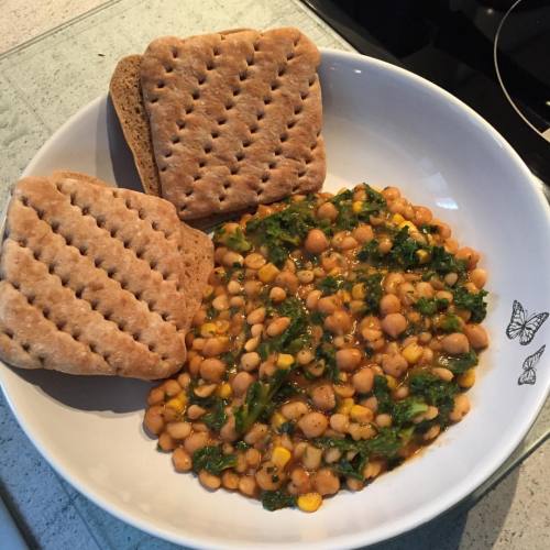 Little Homemade Vegan Meal. Peri Peri Bean Dish With Toasted Thins #vegan #vegetarian #healthy #periperi