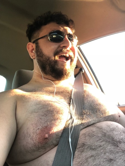 daddysboykuma:  Casually driving and taking selfies