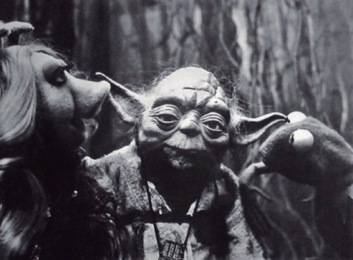 On The Set - Kermit And Miss Piggy Visit Yoda