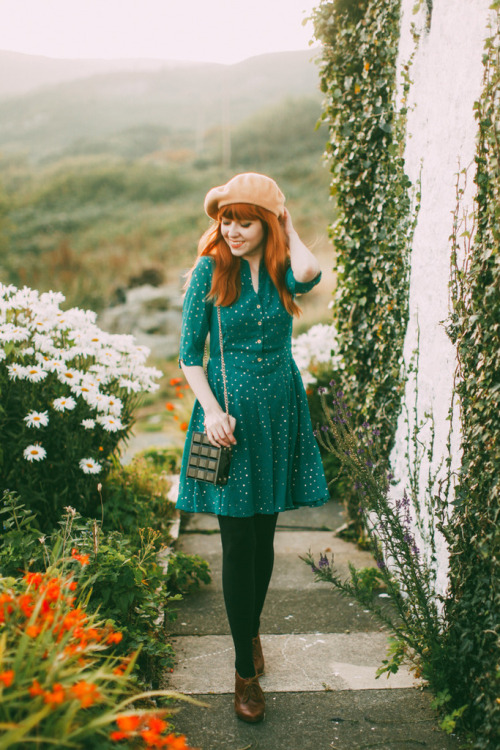 (via Outfit: Brigadoon Cottage)