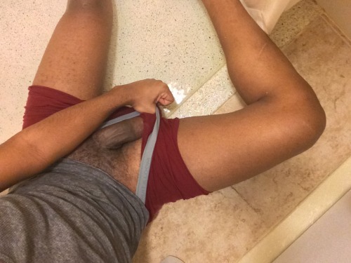 cutelysavage:  I love getting wet😜