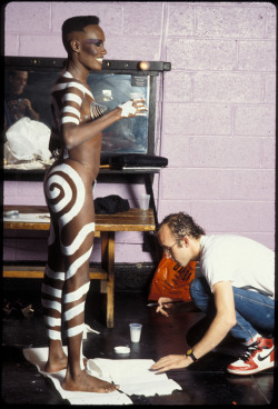 twixnmix:    Keith Haring body-painting Grace