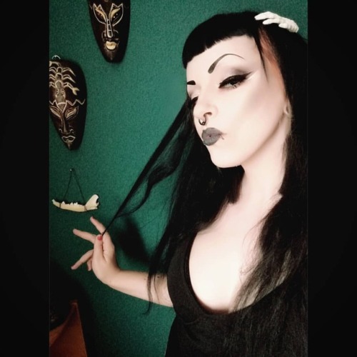 No caption, just action*badum-tss*#goth #gothgoth #gothgirl #gothic #pale #witch #wicca #witchcraft 