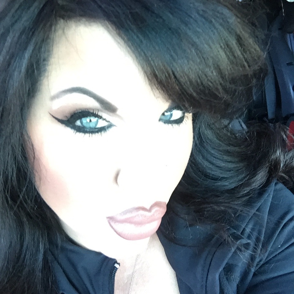 b1mb0fuckd0lls:I feel like so sexy with my bimbo lips can’t wait to get more injections