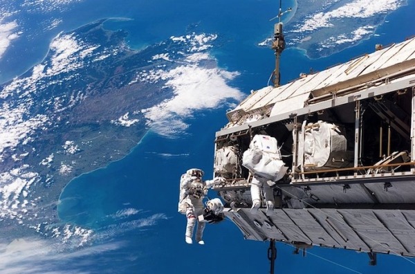 Strong Morning Smells Get Astronauts Out For Morning Stroll: They Swear It Wasn’t Them Just Ammonia
“Two astronauts aboard the International Space Station (ISS) are currently going for an early…
”
View Post