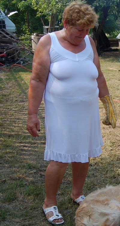 gilfsnmilfs:  Stunning Grandma Braless. I love that dress the way it shows off her voluptuous Body, 