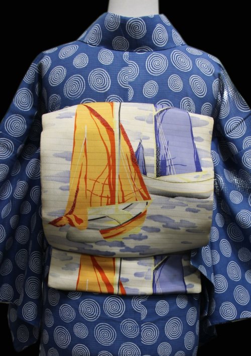 Very chic summer outfit: boats obi paired with whirlpool kimono seen on 