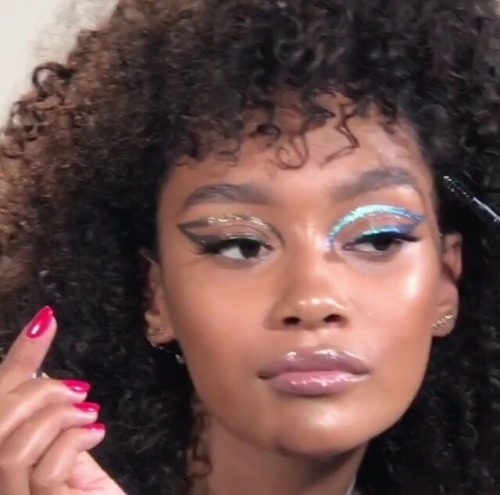 thirteenpercentangel: coutureicons: models of color with pretty eyelids  yes. and enough space between the lid and the brow. 