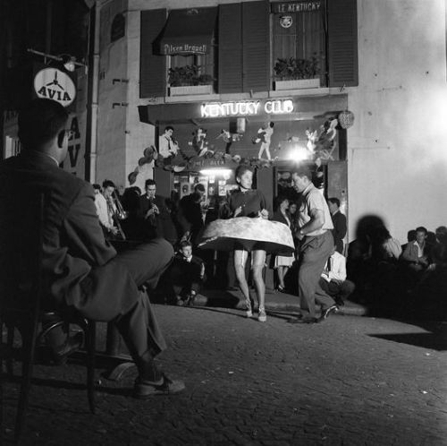 Robert Doisneau, Bal populaire dans une rue du 5ème arrondissement de Paris, le 14 juillet 1959 Nude