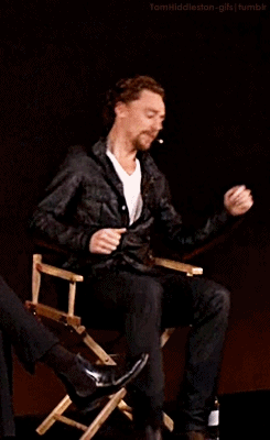 lindamarieanson:  tomhiddleston-gifs: Tom Hiddleston miming his horse in War Horse