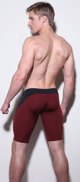 jockbrad:  All things sports gear … swimmers, wrestlers, football players, jockstraps, speedos and spandex! http://jockbrad.tumblr.com/ 