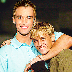 feyminism-blog:  CELEBRITIES POSING WITH THE OLD VERSIONS OF THEMSELVES 