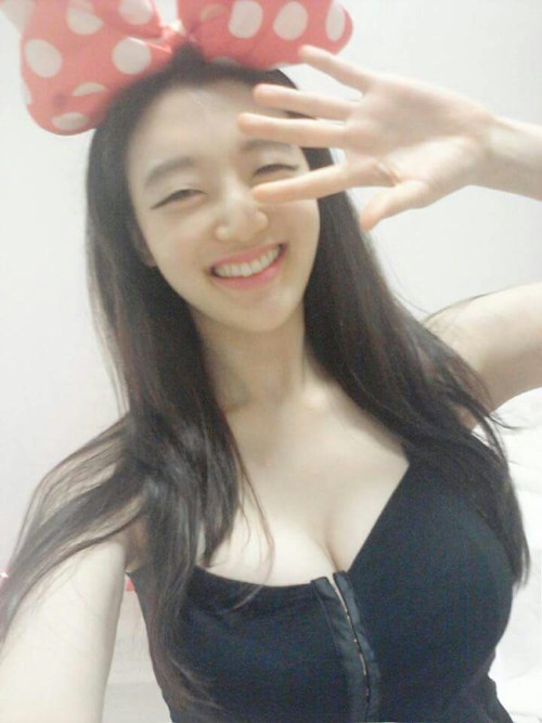 severelawyergothprofessor: krispydonutcat: 이해리 몸매 오지네