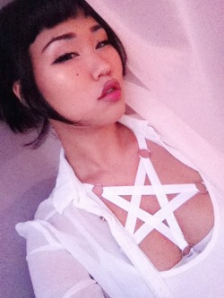 michellemoe:White pentagram harness