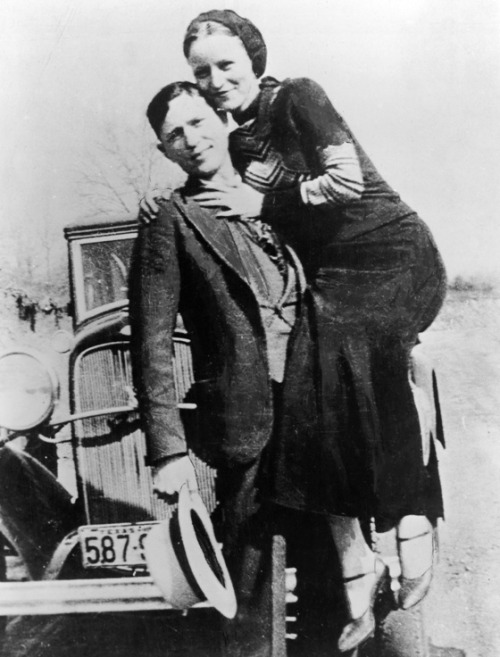 truckstopstruckstop: BONNIE AND CLYDE photo set Via anotherstateofmind67: Bonnie and Clyde - 1934
