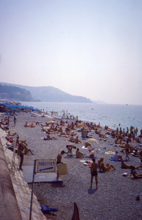 Plage, Antibes, Alpes-Maritimes, chaude journée d'été, 1984.