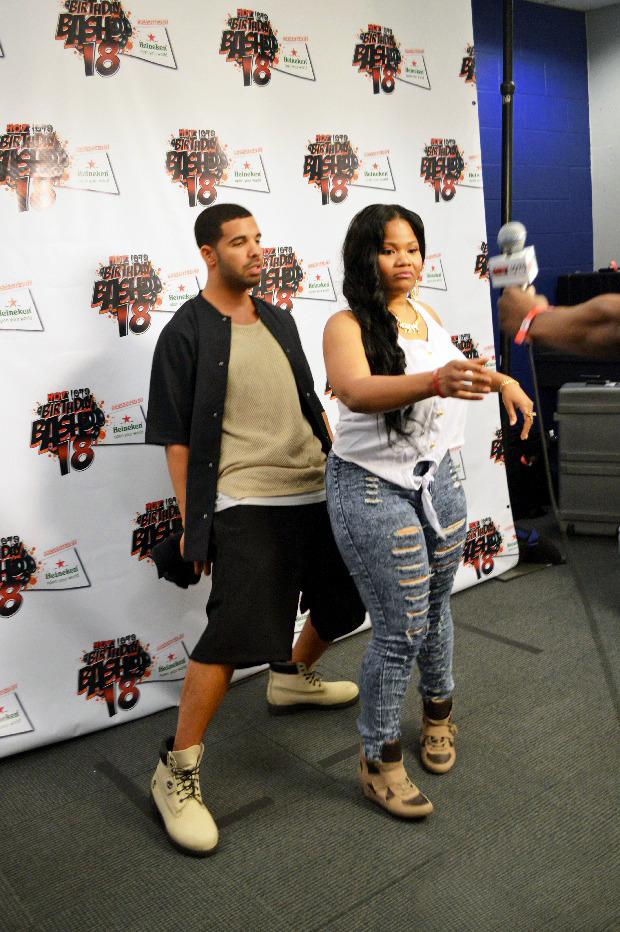 drakesaywhat:  Drake in his natural habitat 