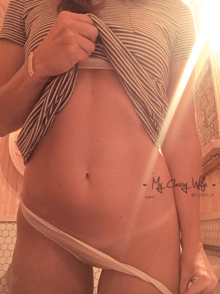 myclassywife:Now I know what she does when she goes to the bathroom!
