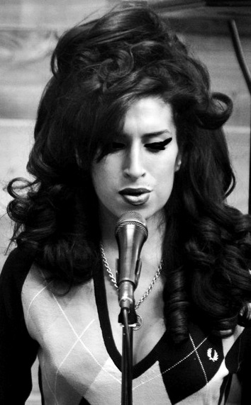 winehouseamyjade:  Live at Freddy Perry store