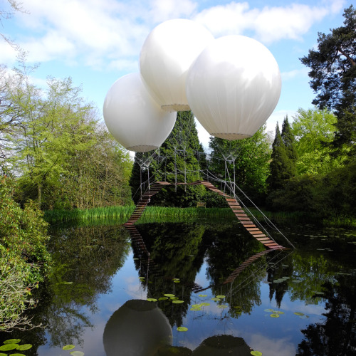 PONT DE SONGE / Olivier GrossetêteThree enormous helium balloons supported the hazardous elevated p