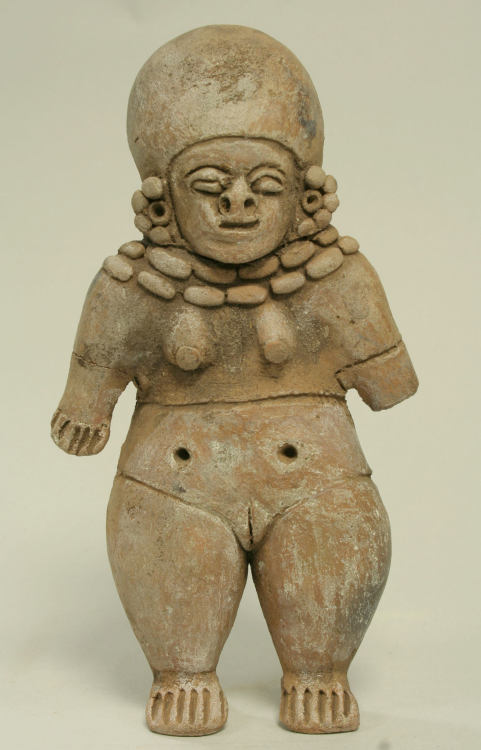 Bahia woman, statuette from Ecuador, 5th century BC-4th century AD (at the Met)