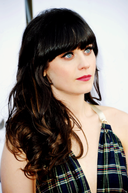 imbubblegumbitch:  Zooey Deschanel attend the 2012 Writers Guild Awards at the Hollywood Palladium on February 19, 2012 